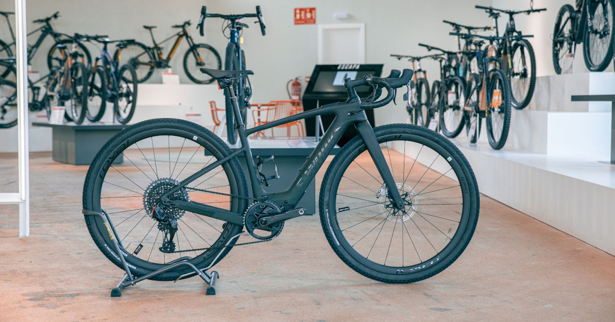La bicicleta eléctrica de tres ruedas que acumula más energía para viajar  por la montaña