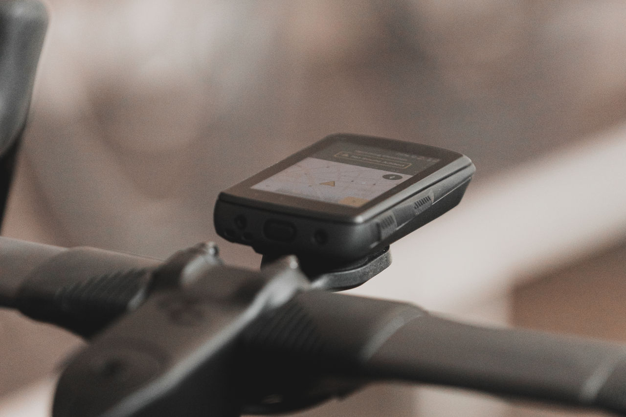 Explora la excelencia en navegación: GPS Hammerhead Karoo