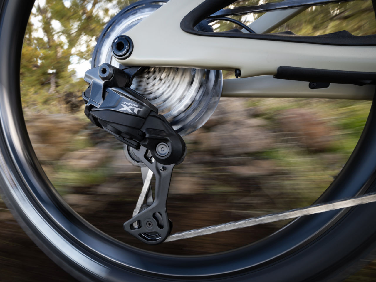 Shimano XT Di2: El cambio electrónico llega al MTB sin cables y sin límites