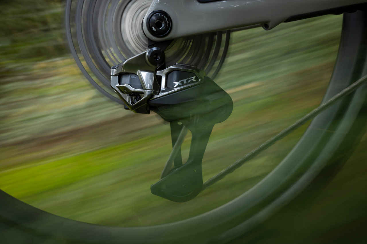 Shimano XTR M9200 Di2: llega el grupo electrónico e inalámbrico al MTB