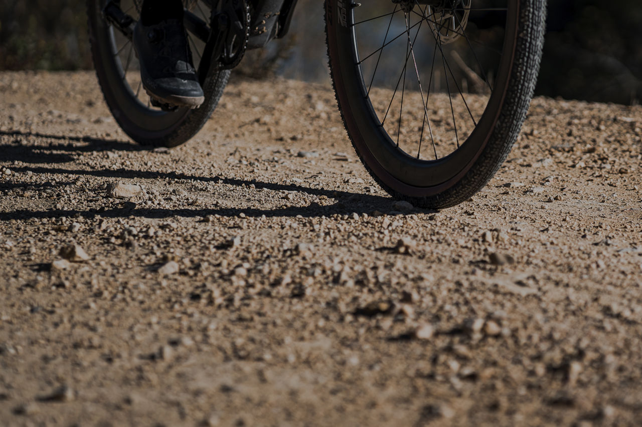 Préparez votre vélo gravel pour des performances optimales chez ESCAPA Contrabandistes