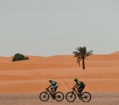 Etapa 5 - Skoda Titan Desert Morocco 2022.

Y llegó la etapa de navegación. 

La etapa de los retos en la Titan. 

Una jornada en la que los bikers pedalean con el rumbo que les guía su institno y saber hacer en el desierto. 

Las dunas han vuelto a ser protagonistas y con ellas las imágenes más espectaculares y que todo titán quiere en su retina. 

Mañana última etapa, ¡nos vemos en la meta!

#Escapa #Probike #TitanDesert2022 #Bike #MTB #bici #bicicleta

📸 @pabloboschg