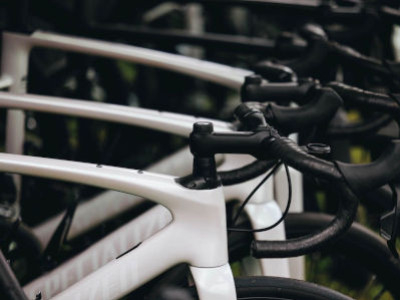 Duel sur le pavé : Specialized Roubaix 22 et Roubaix 23