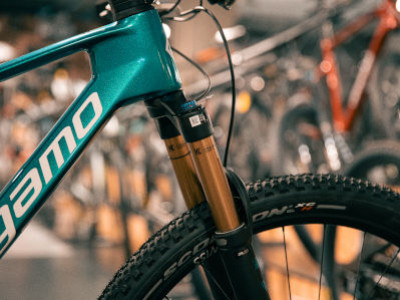 Suspensions sur les vélos de montagne : nouveautés et tendances actuelles