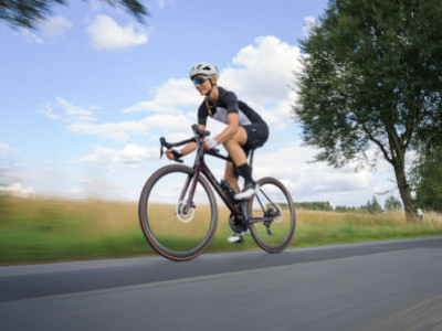 Descubre la Cube Agree C:62 2025: Comodidad y rendimiento en cada Kilómetro