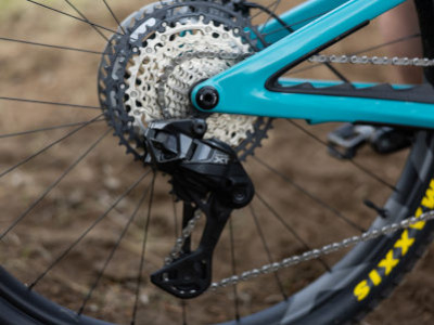 Shimano XT Di2: El cambio electrónico llega al MTB sin cables y sin límites